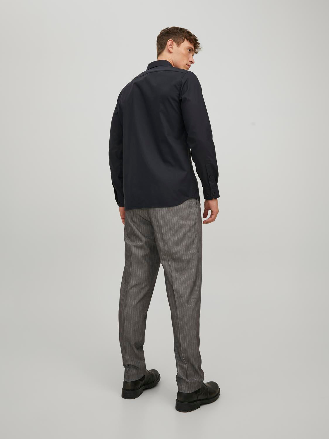 model_shot-back